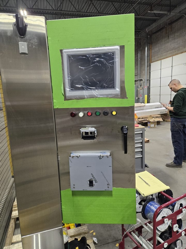 HMI mounted at the machine. Everything the operator needs at the point they need it.