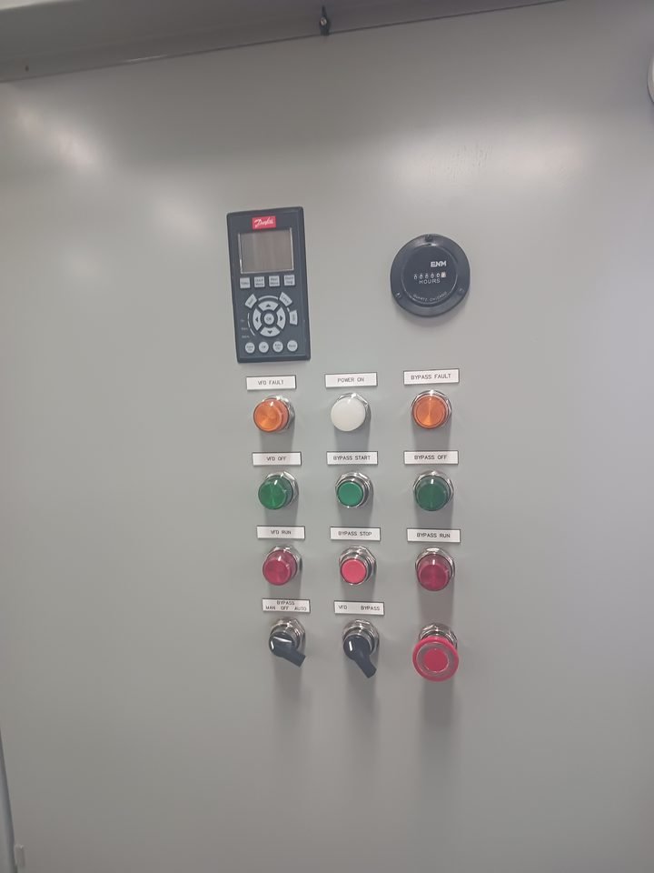 Drive keypad alongside the pilot devices — local control for the person standing at the machine rather than at the HMI.