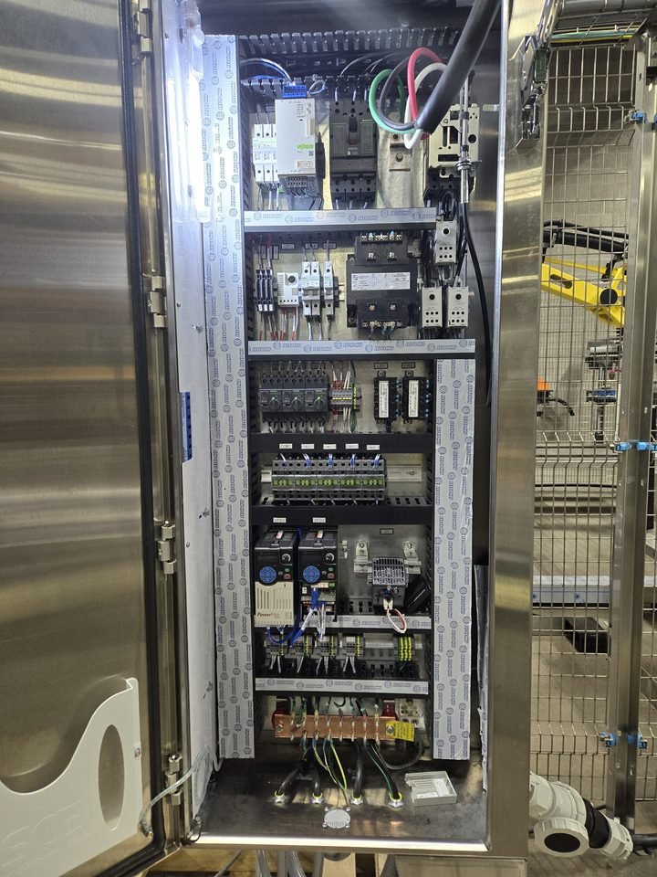 Installed on site, integrated into the machine surround. Now it belongs to somebody else.